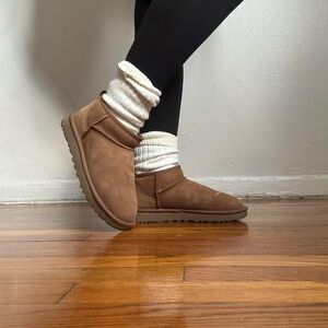 UGG Women's Classic Mini Boots in Chestnut